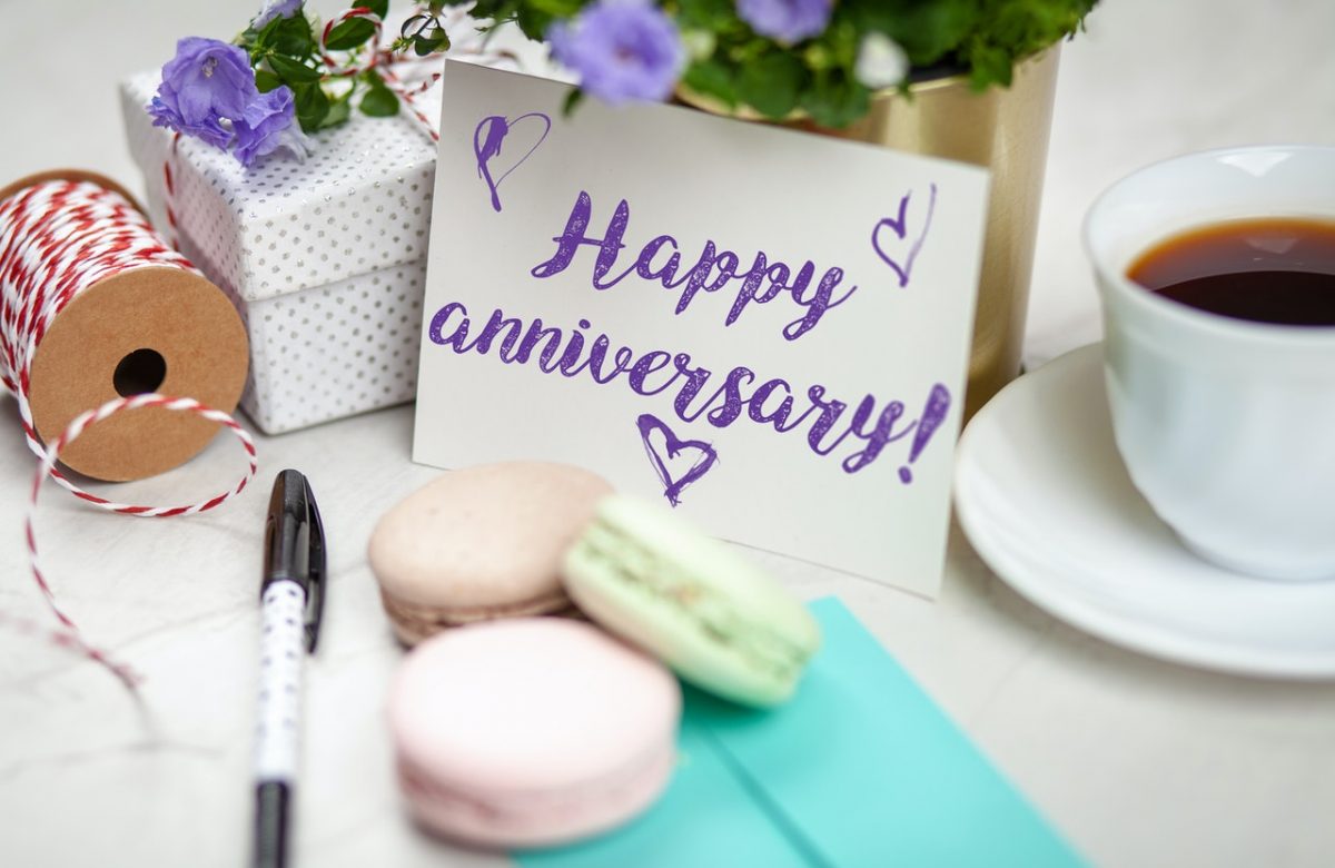 Ideas for Simple Anniversary Decorations.